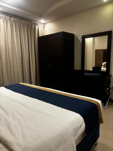 豪华特大床一室房