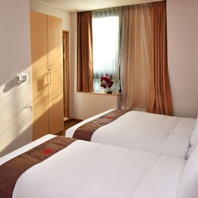 韓式美容和代金券豪華雙床房+券（Yeoti KRW30，000 + Shinsegae KRW5，000）+面膜 天空花園飯店明洞2號店優惠