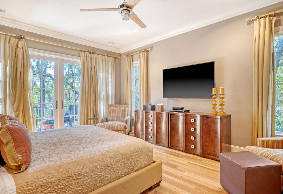 宽敞的户外区域和迷人的沼泽景观-优雅的家庭天堂