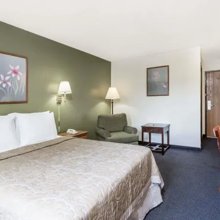 Super 8 by Wyndham Hampton Отели в г. Хэмптон