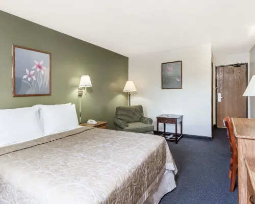 Super 8 by Wyndham Hampton Hotels in Hampton