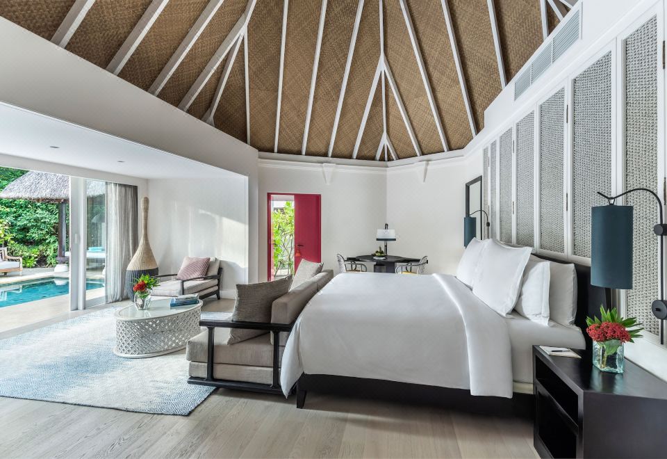 豪華特大床沙灘庭院泳池房