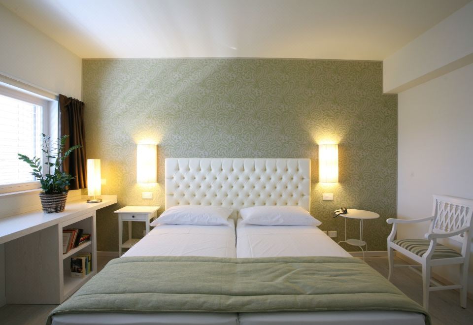 经典双人房（1 张双人床或 2 张单人床）， 1 间卧室， 冰箱， 城市景观