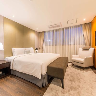 킹 스위트 (금연) 하워드 존슨 호텔 인천 에어포트 쿠폰