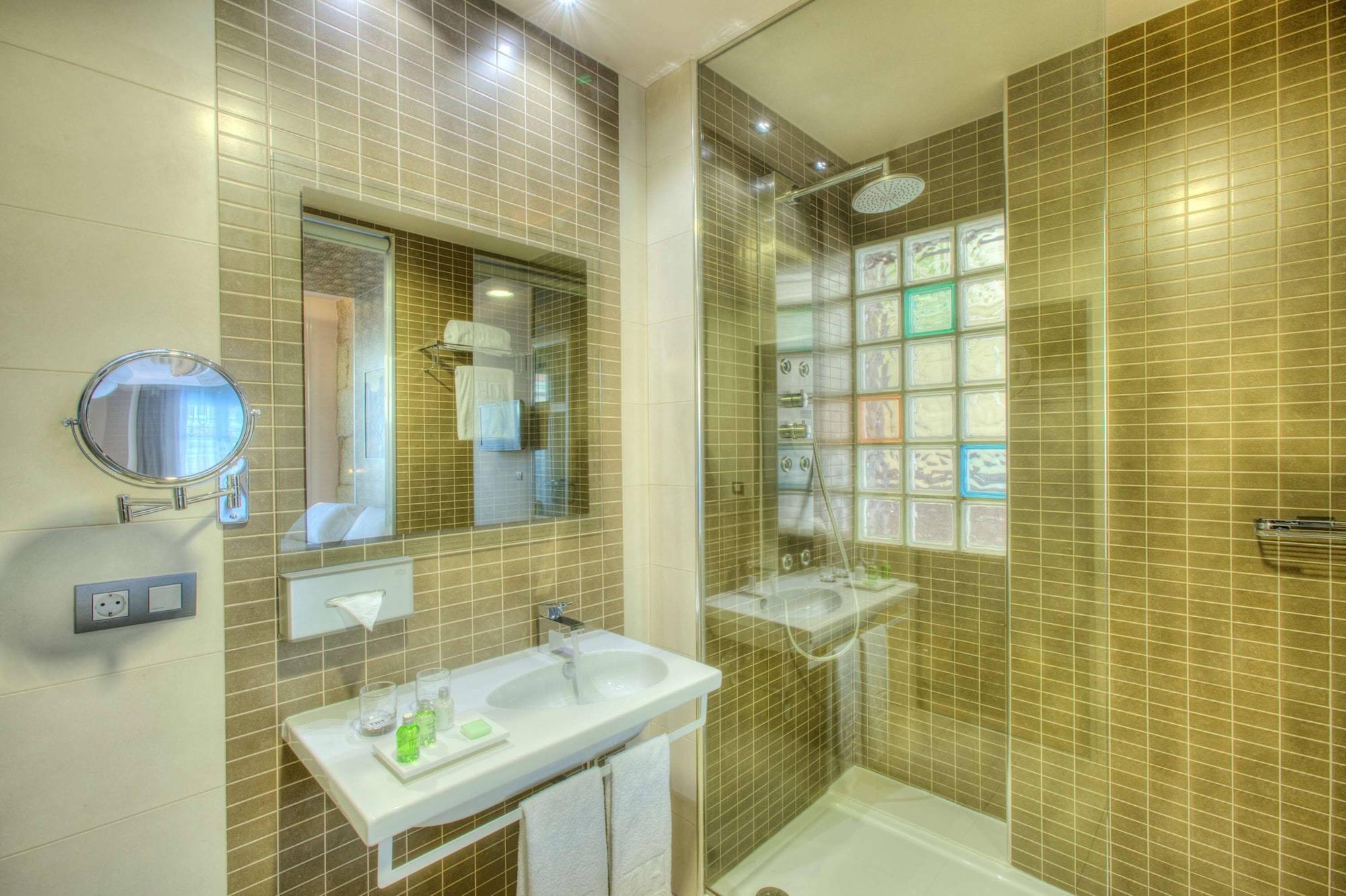 NH OurenseFamily room