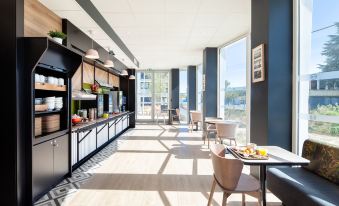B&B HOTEL Massy Gare TGV - Housity