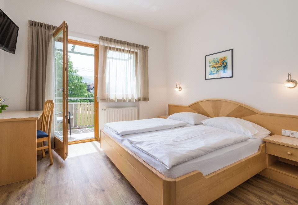 标准双人房， 1 张大床， 无烟房， 私人浴室