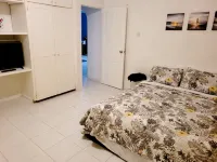 Modern Villa 15mins from anywhere!!  호텔