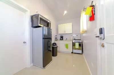 Beautiful 1-bedroom apartment in amazing Buckleys with AC, WiFi Hotele w: 