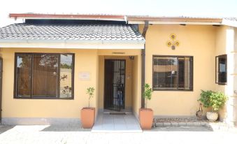 Roba Monakedi Guest Lodge - Housity