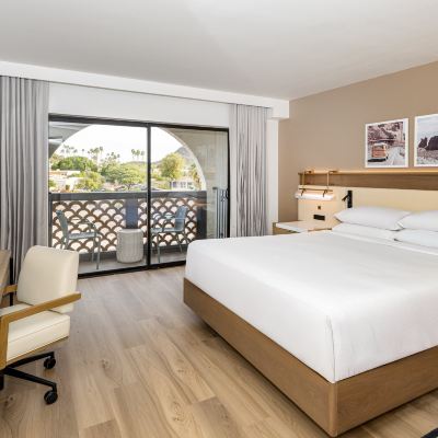 1 King 1 Bedroom Suite Sofa Bed Mountain View Hilton Phoenix Resort at the Peak Promo Code