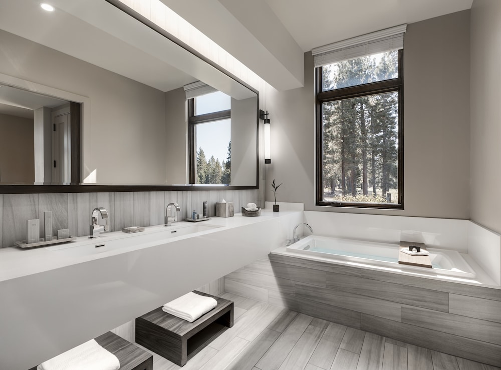 Edgewood Tahoe Resort套房， 1 张特大床， 湖景 （Edgewood）