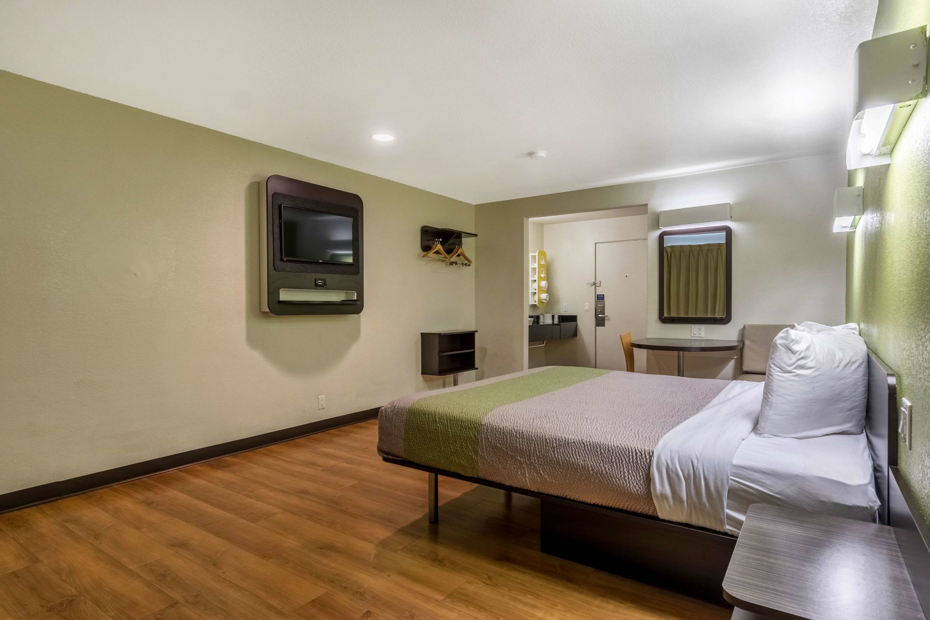 room no.6 ルームナンバー6 ROOM NUMBER SIX Motel 6 Redlands, CA (Redlands) - Book With the Best Deals