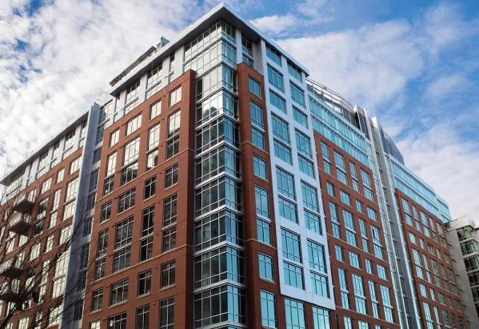 National at Reston Town Center - Housity