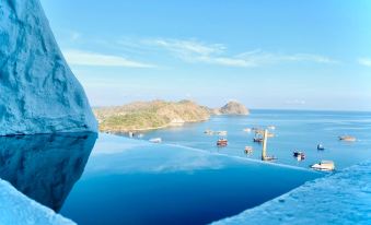 Loccal Collection Hotel Komodo