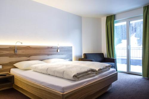 带露台的三卧室公寓