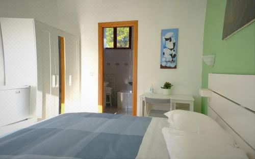 带阳台的标准双人或双床间