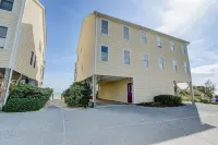 Paradise Found! Fabulous, Flexible, Beach Front Luxury! HotTub, Best Location!