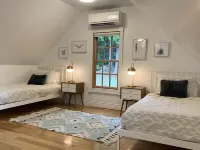 Amazing sunsets!! Water view, hot tub, close to town, fire pit. Hotels in Eastsound