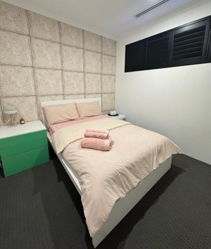 Décembre House - 24Hrs Self Check-in Shared Home-Style Accommodation in Belmont Central Double Room With Shared Bathroom