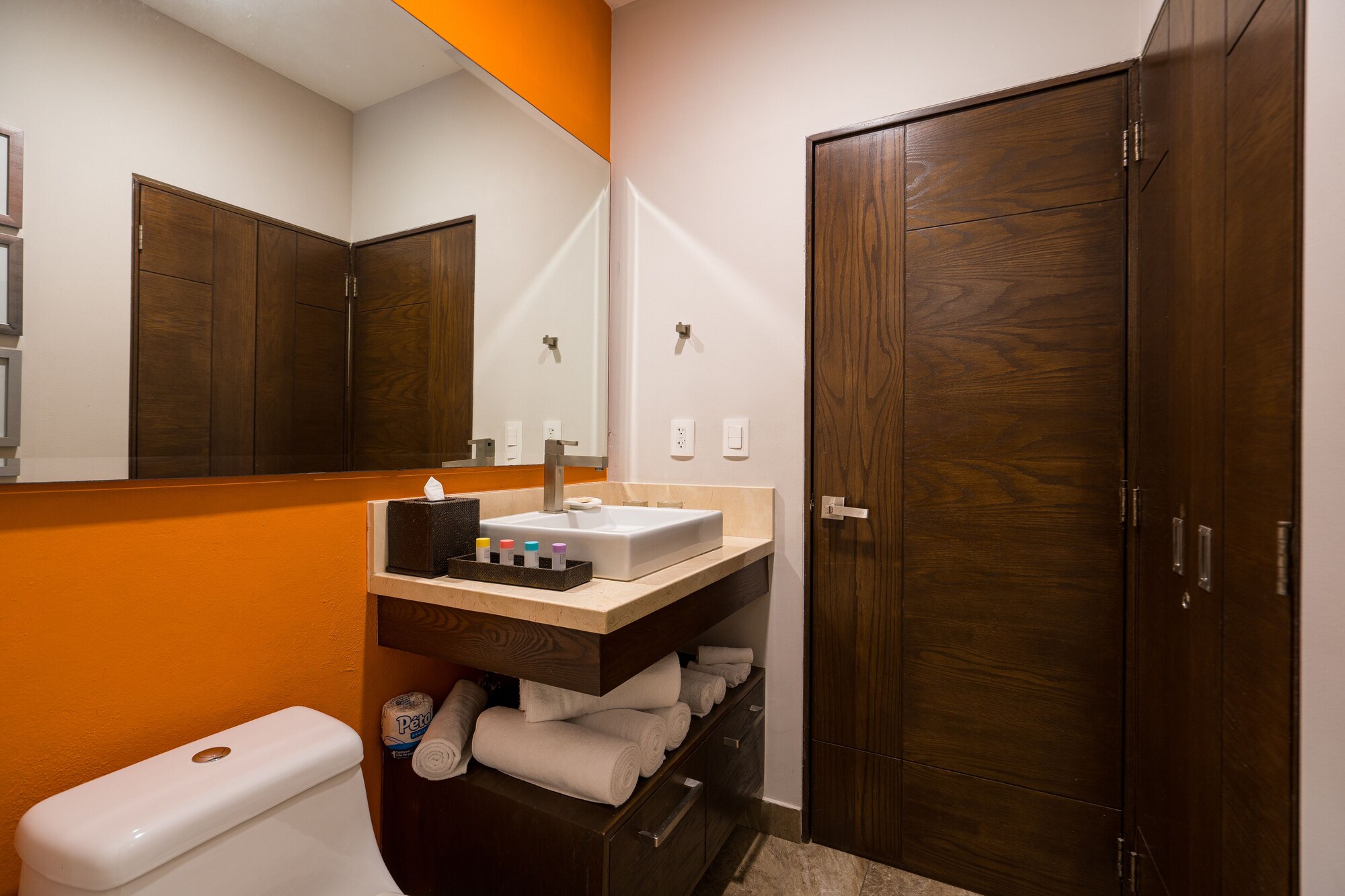 局部海景转角套房（2张床）