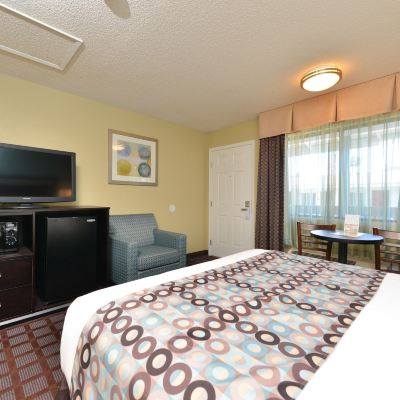 Standard Queen Room-Accessible Avenue Inn Downtown San Luis Obispo Promo Code