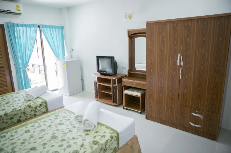 ห้องมาตรฐานเตียงแฝดพร้อมเครื่องปรับอากาศ