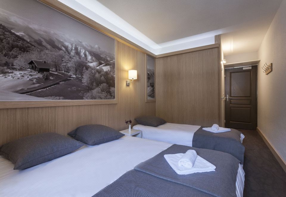 三人跑道景观房