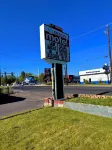 Chalet Motel - Affordable Stay in Central Bend