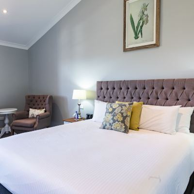 Deluxe King Room Camden Valley Inn Promo Code
