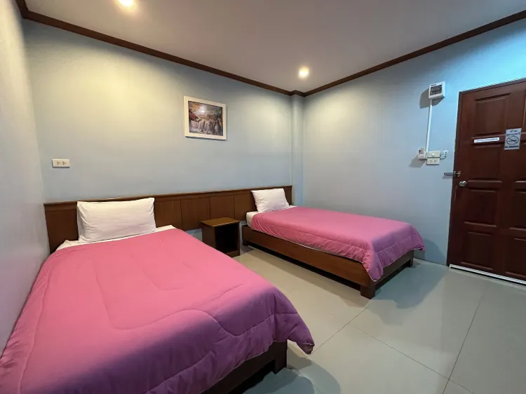 ห้องมาตรฐานเตียงใหญ่หรือเตียงแฝด