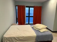 Studio Sleeps 2 with Free Parking