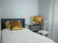 Stylish 2-Bed Sleeps 3 Cosy & Comfortable Hotels in 