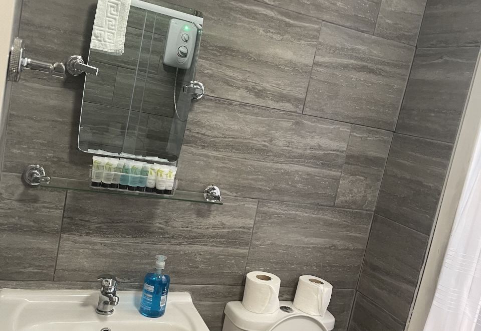 豪华四人房， 独立浴室