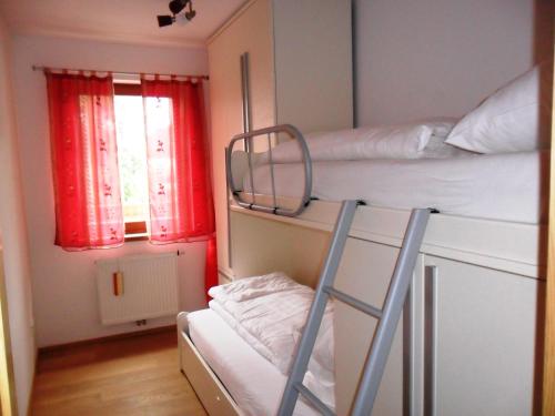 带阳台的标准两居室公寓