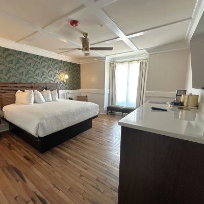 Deluxe Room Gibson Inn Promo Code