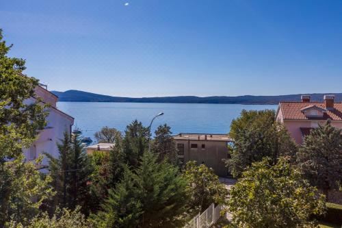 带露台一室公寓