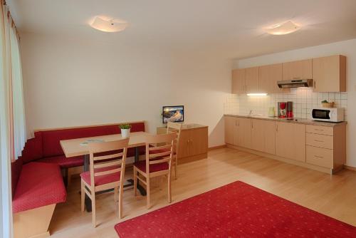 一卧室公寓（带阳台）