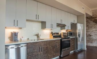 Frontdesk 111 W Main St Apts Downtown Louisville - Housity
