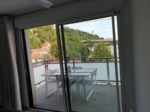 一室房（带沙发）