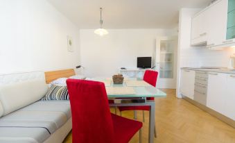 City Centre Studio with a Balcony and Free Parking