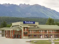 Travelodge by Wyndham Golden Sportsman Lodge