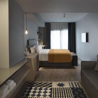 Junior Suite Yurbban Trafalgar Hotel Promo Code
