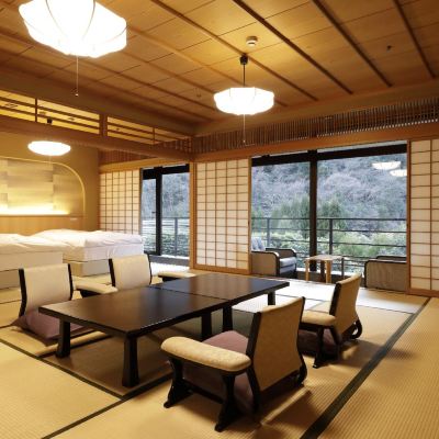2 Japanese-Style Rooms with Beds (13 Tatami Mats + 8 Tatami Mats/68 Square Meters) [Momoyama Dai][Japanese-Western Room][Non-Smoking]
