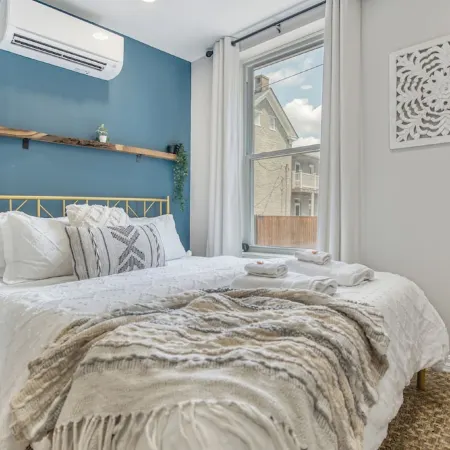 Cozy, dog-friendly, downtown Отели в г. Фредерик