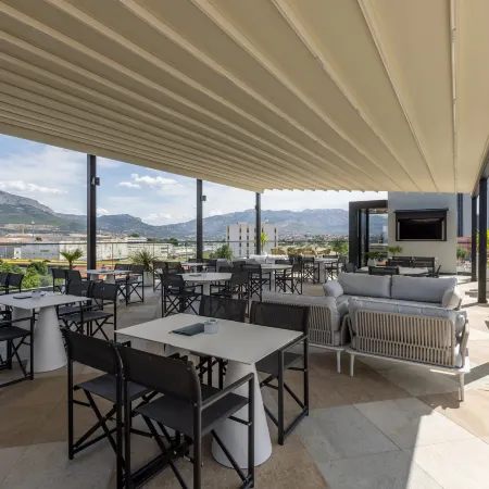 Cora Hotel