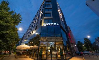 Q Hotel Plus Wrocław - Housity
