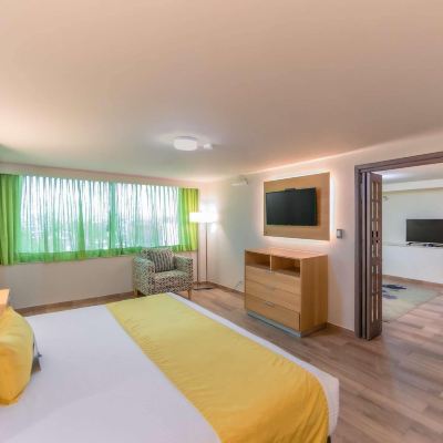 Family Room Quality Inn Pachuca Promo Code