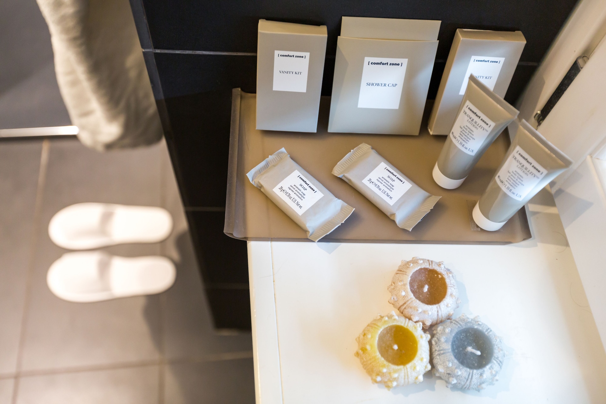 高级双人房，带露台、湖景和按摩浴缸