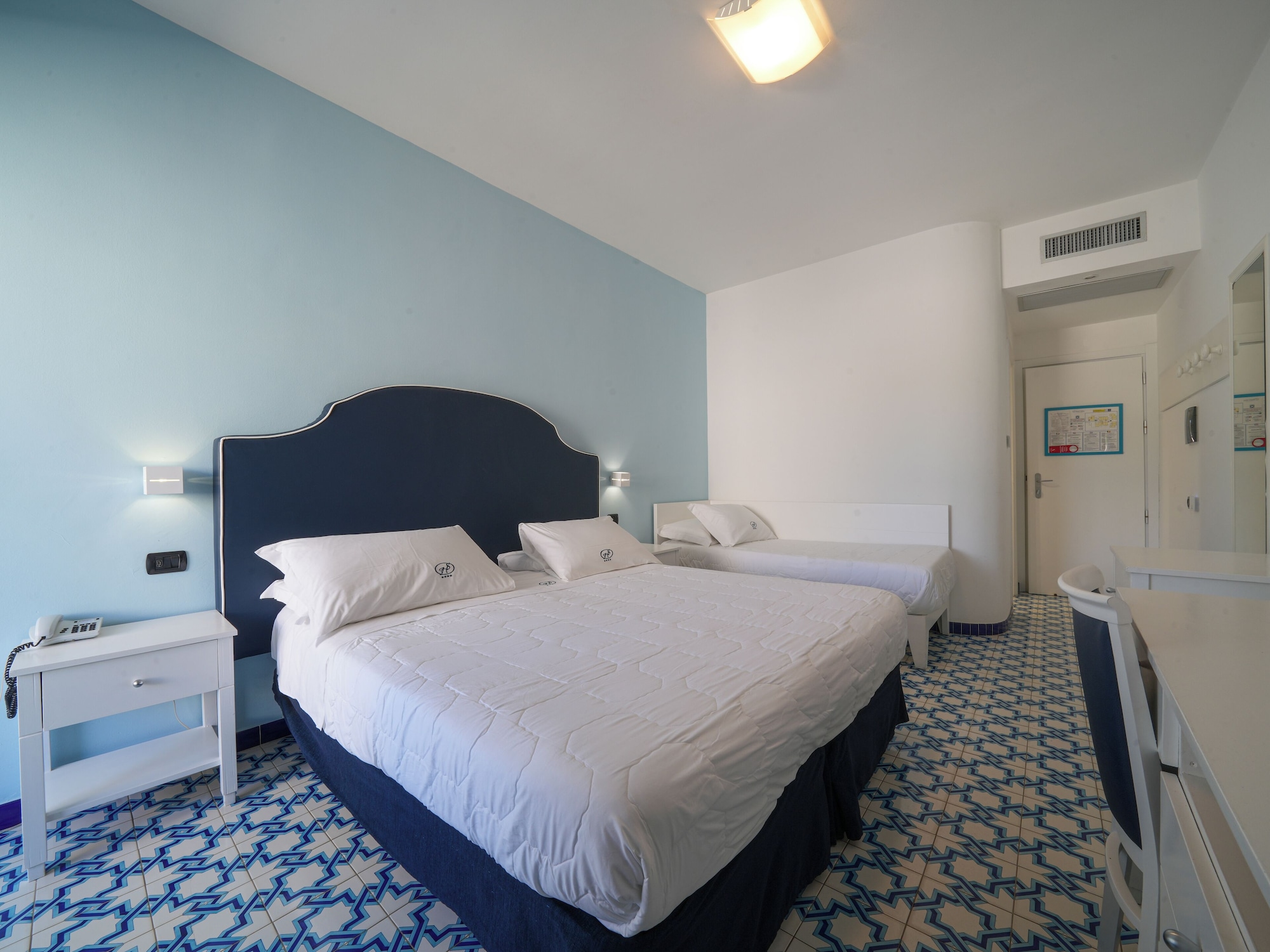 带阳台的标准双人或双床间